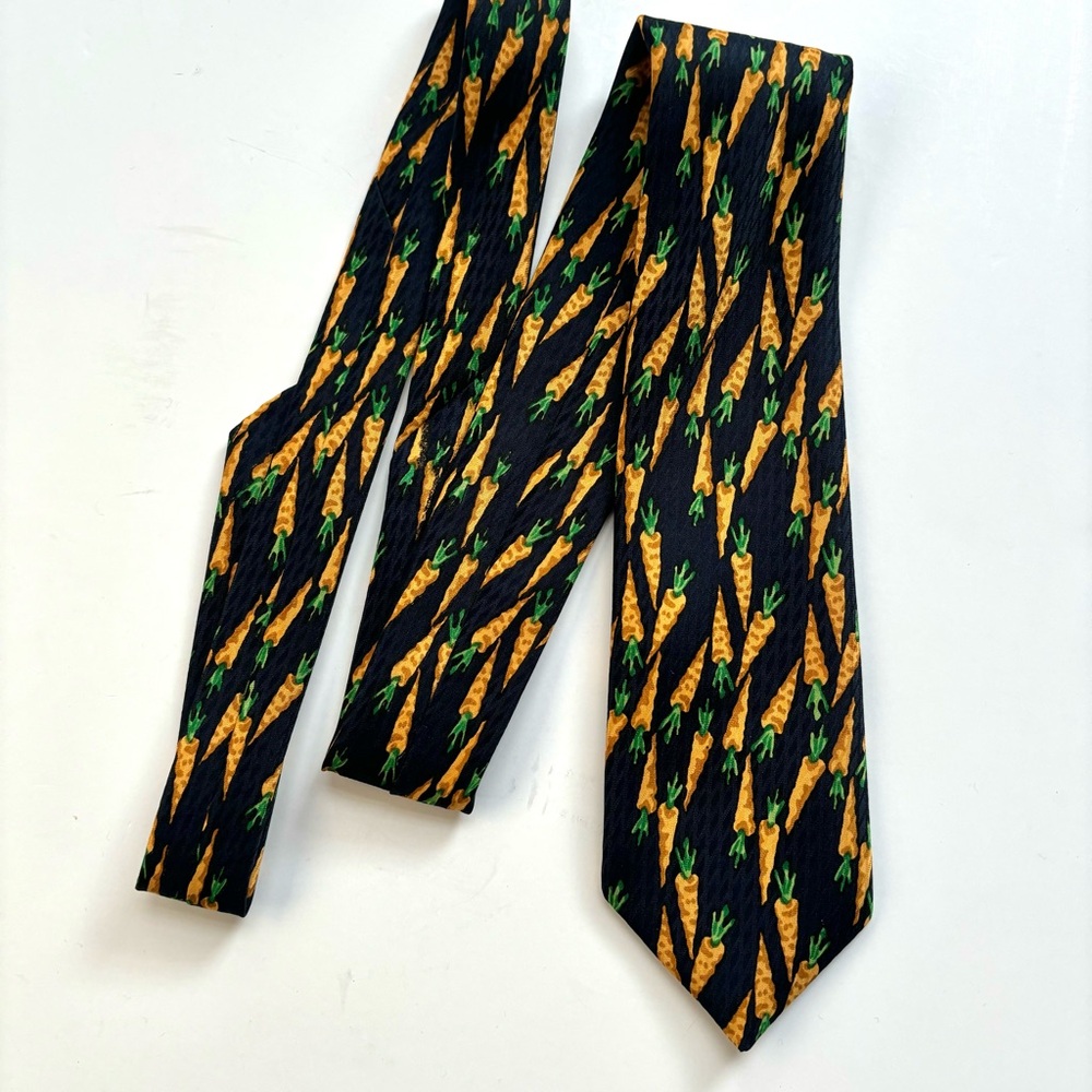 Carrot Themed Men’s Slim Novelty Neck Tie - Navy, Orange, Green. EUC 3” Wide - Picture 2 of 8